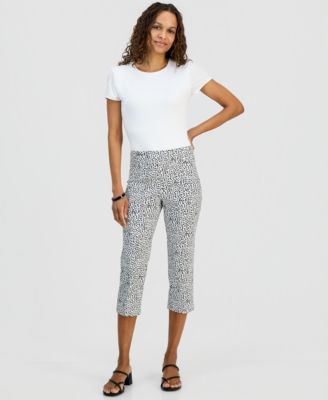 JM Collection - Petite Simple Marks Printed Rivet Capri Pants