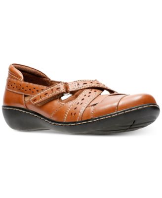 Clarks - Women's Ashland Spin Flats