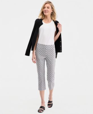 JM Collection - Women's Lattice Play Rivet Capri Pants