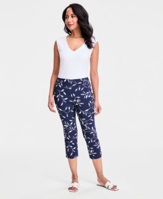 JM Collection - Women's Winding Leaf Rivet Capri Pants
