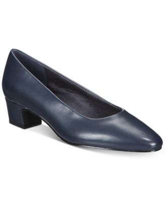 Easy Street - Prim Pumps
